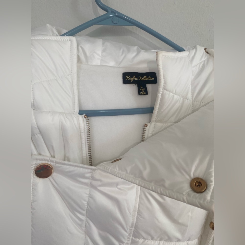 White puffer jacket - Picture 9 of 11